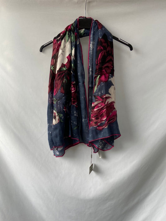 UTERQÜE.Fular estampado