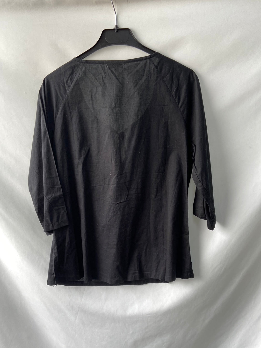 NATURA.Blusa negra bordada T.m