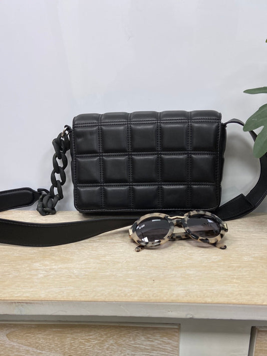 VIOLETA BY MAGO. bolso negro acolchado