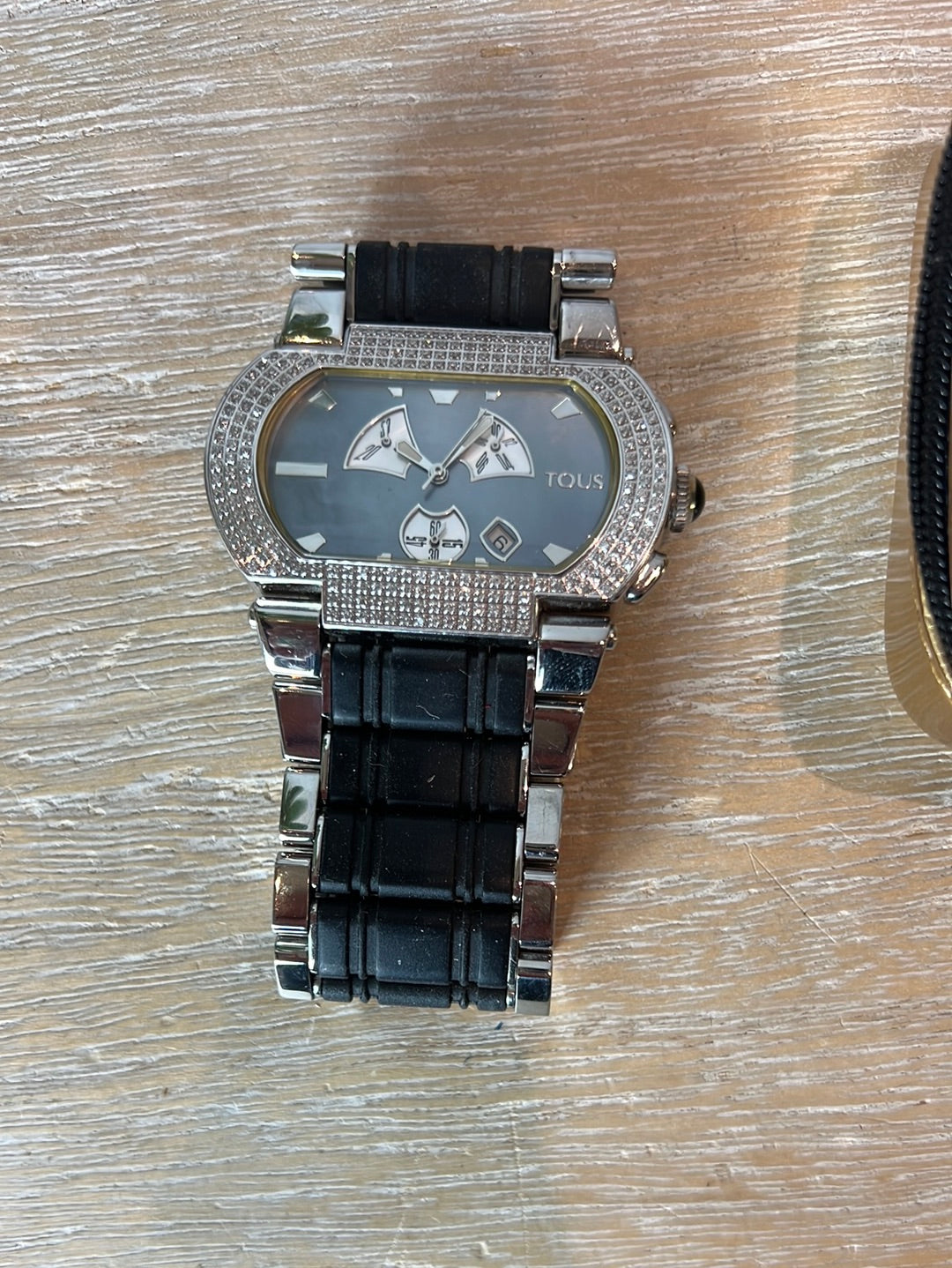 TOUS. Reloj pedrería y goma