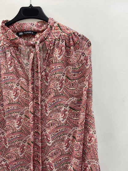 ZARA.Blusa estampada tonos rosas T.S