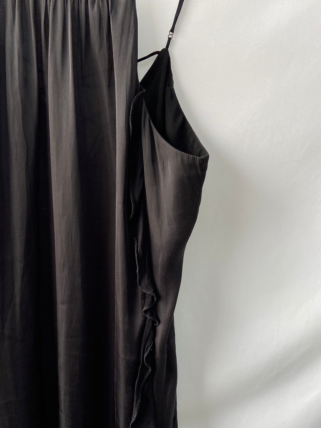 KIMCHI BLUE. Black strapless Ts dress