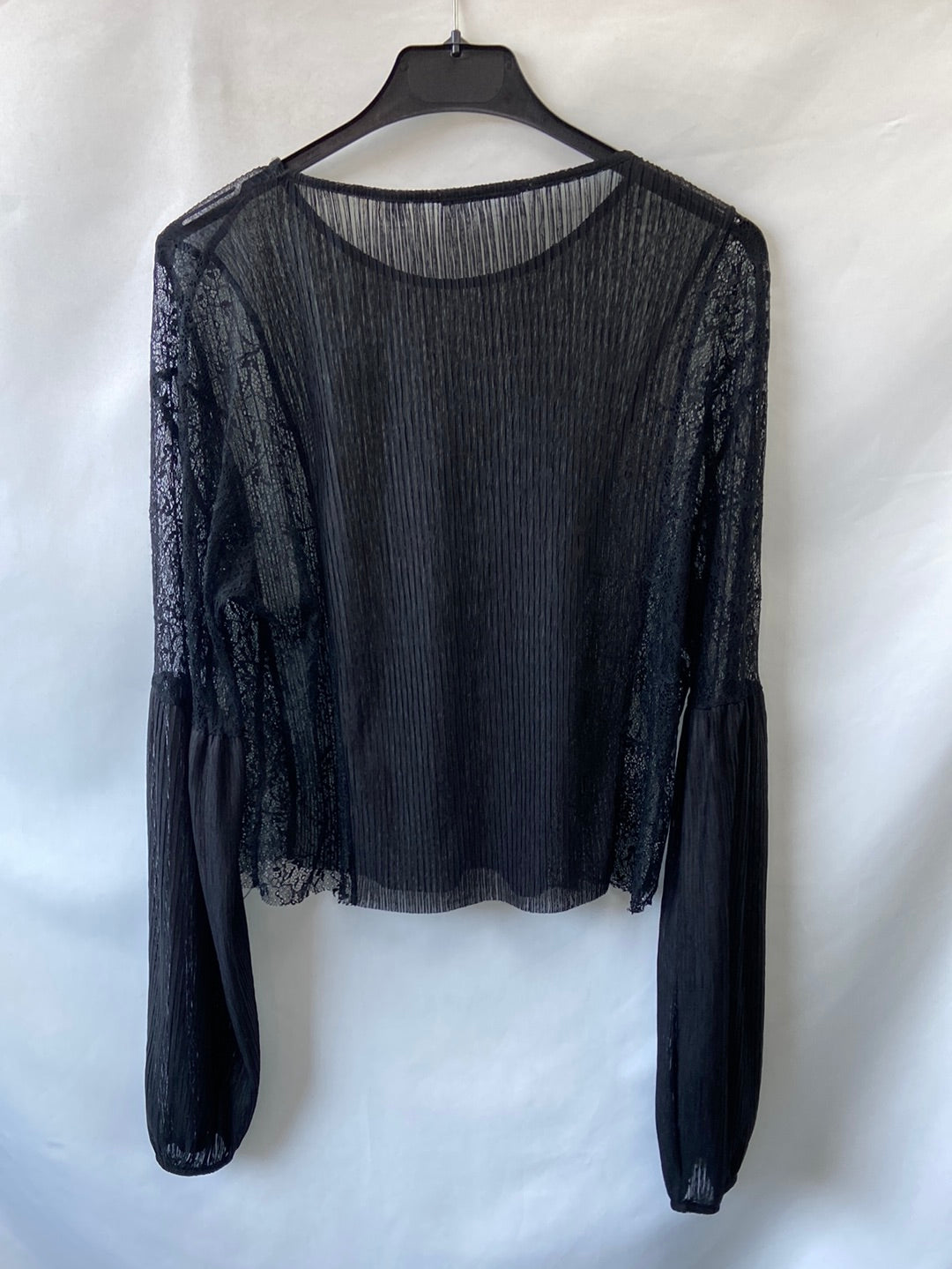 ZARA. Textured top with lace TL