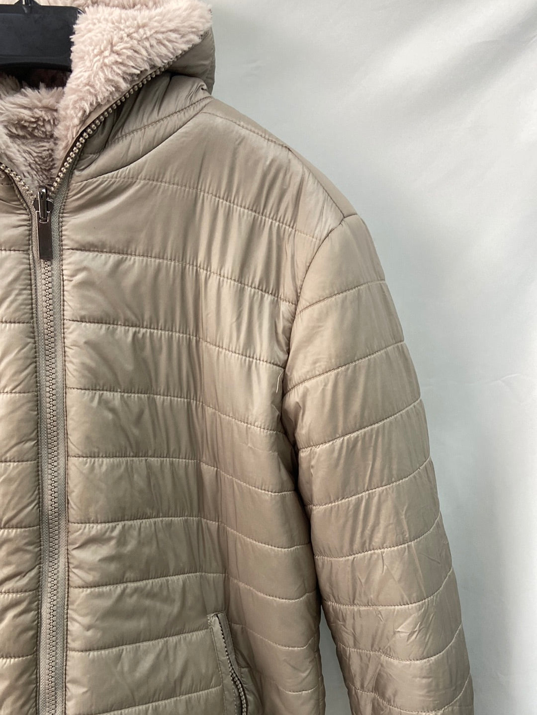 YOUNG FORMULA. Beige reversible coat S.40