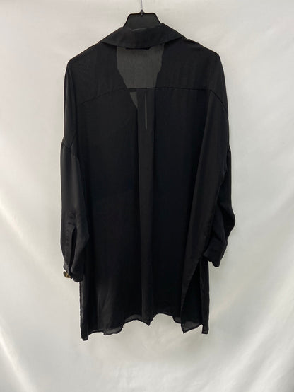 MarketZARA.Blusa negra botones dorados T.S (TARA)