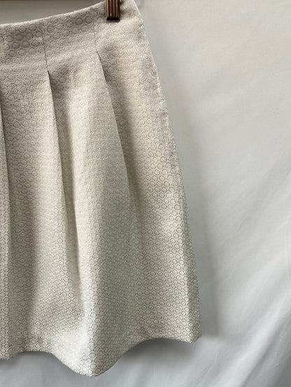 PIMKIE.Falda corta tablas blanca y plateada T.38