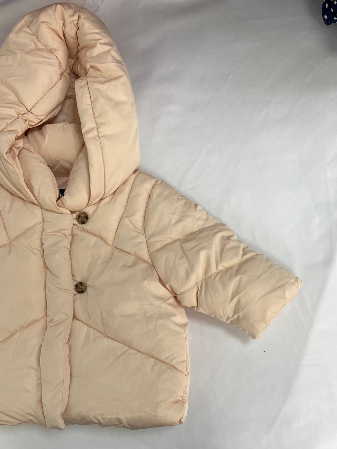 KIABI.Plumas beige rosita 9 meses