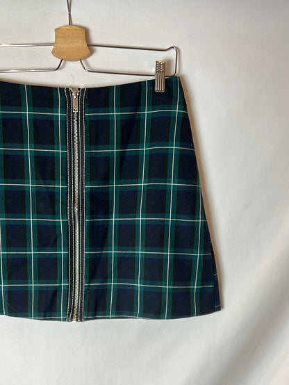 STARDIVARIUS. Falda negra y verde cremallera. T 40