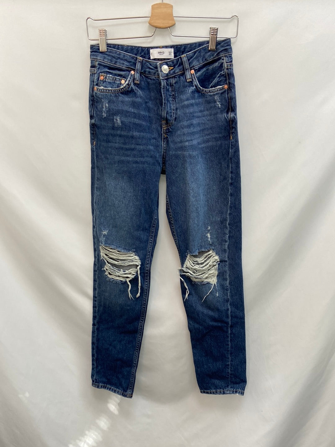 MANGO. pantalon vaquero roto azul marino T.34