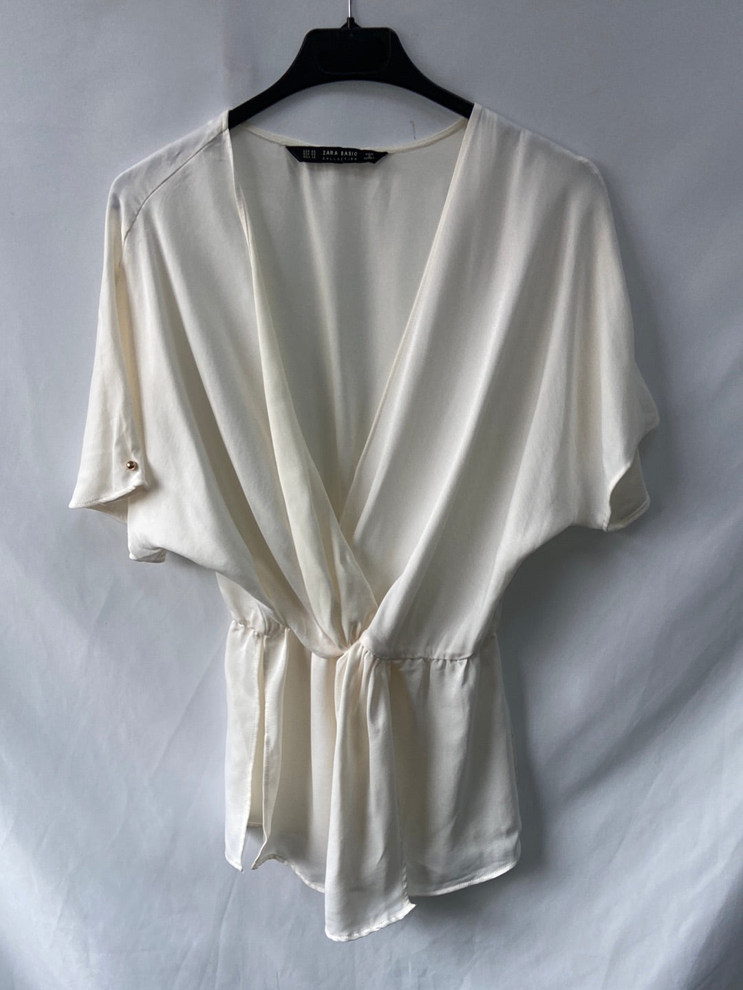ZARA.Blusa/top blanco arreglado T.XS (Tara)