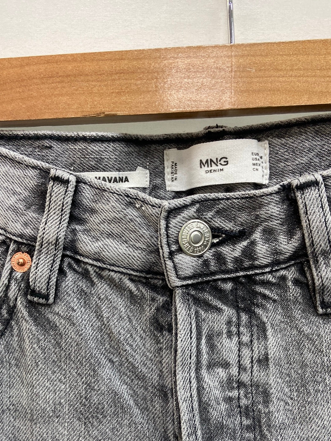 MANGO.Pantalones vaqueros rectos grises T.36