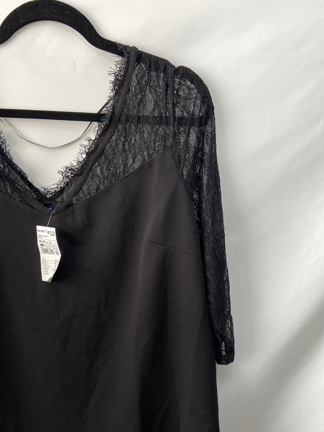 KIABI. Blusa encaje 46-48