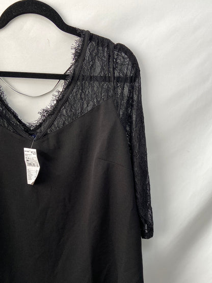 KIABI. Blusa encaje 46-48