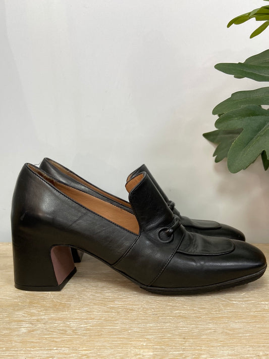 MARA BINI. Leather moccasin-style shoes, size 39