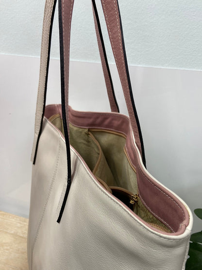 OTRAS. Bolso blanco grande