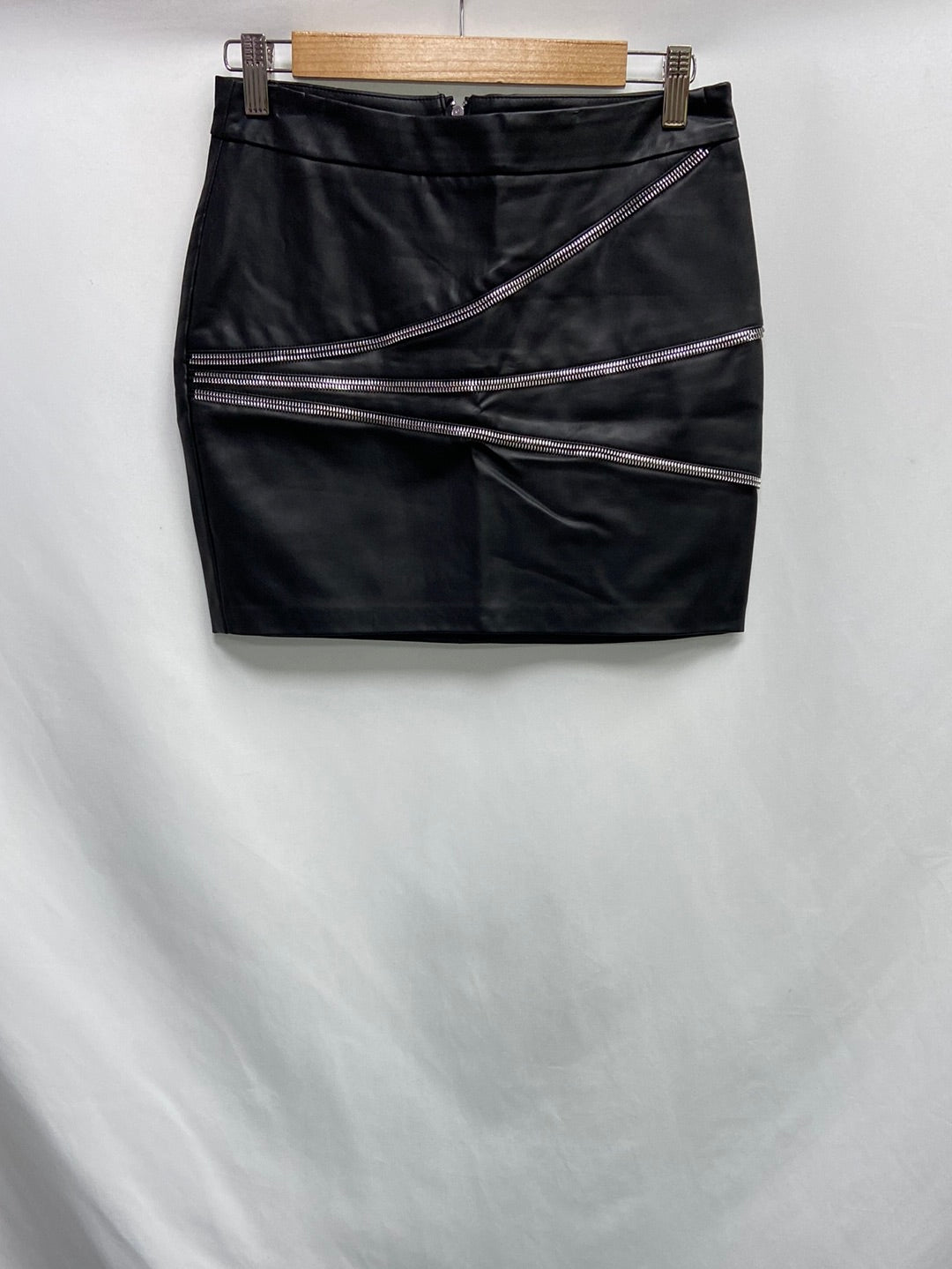 ZARA. Black skirt with Ts zippers