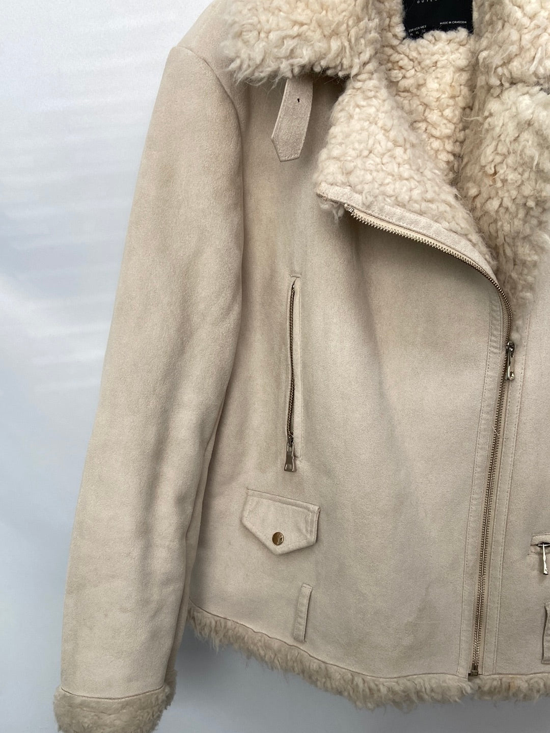 ZARA.Biker beige borrego T.XL (Tara)