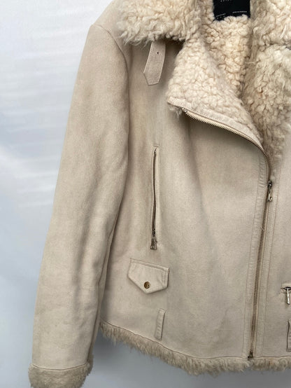 ZARA.Biker beige borrego T.XL (Tara)