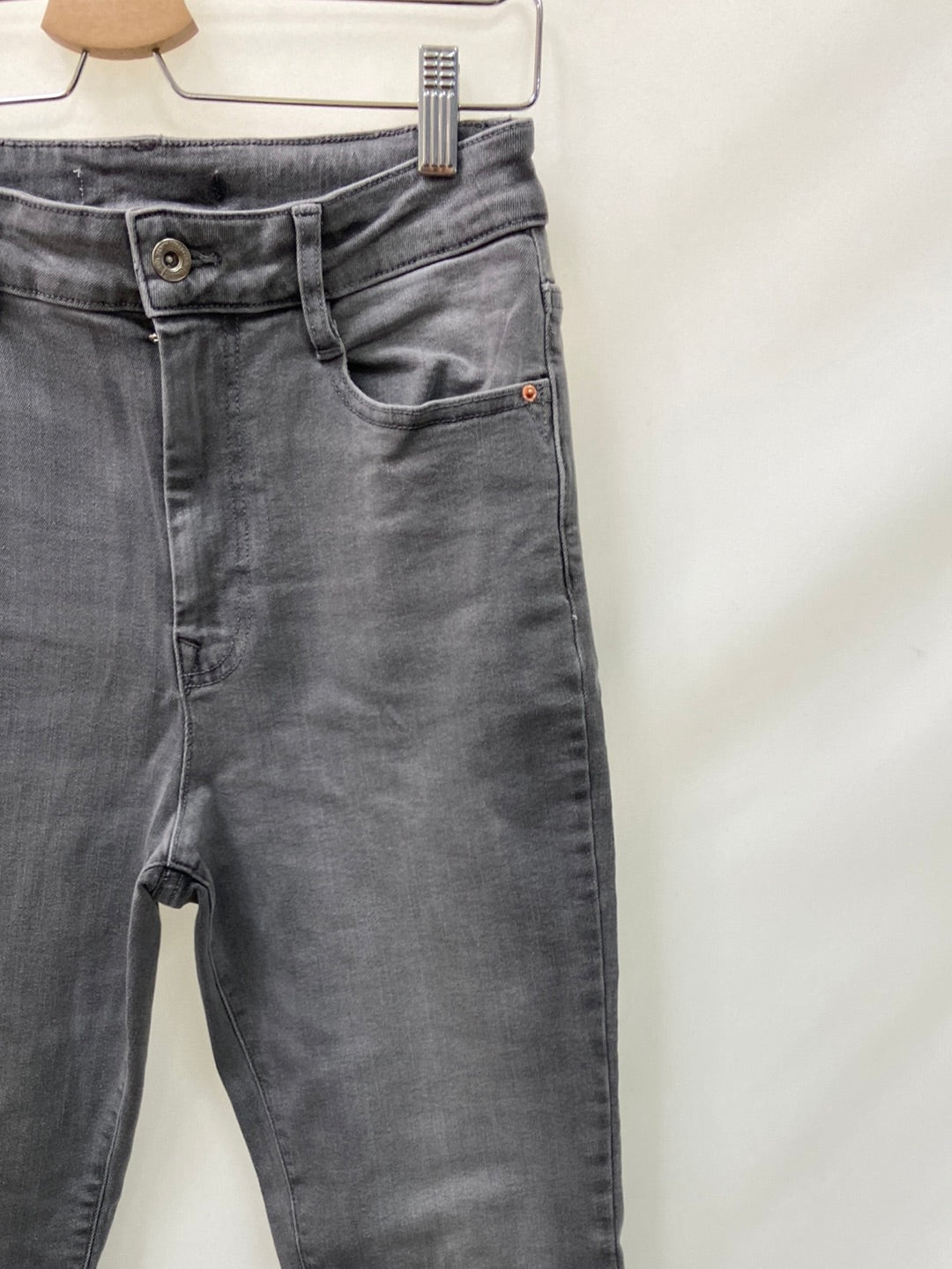 ZARA.Pantalones vaqueros grises T.38