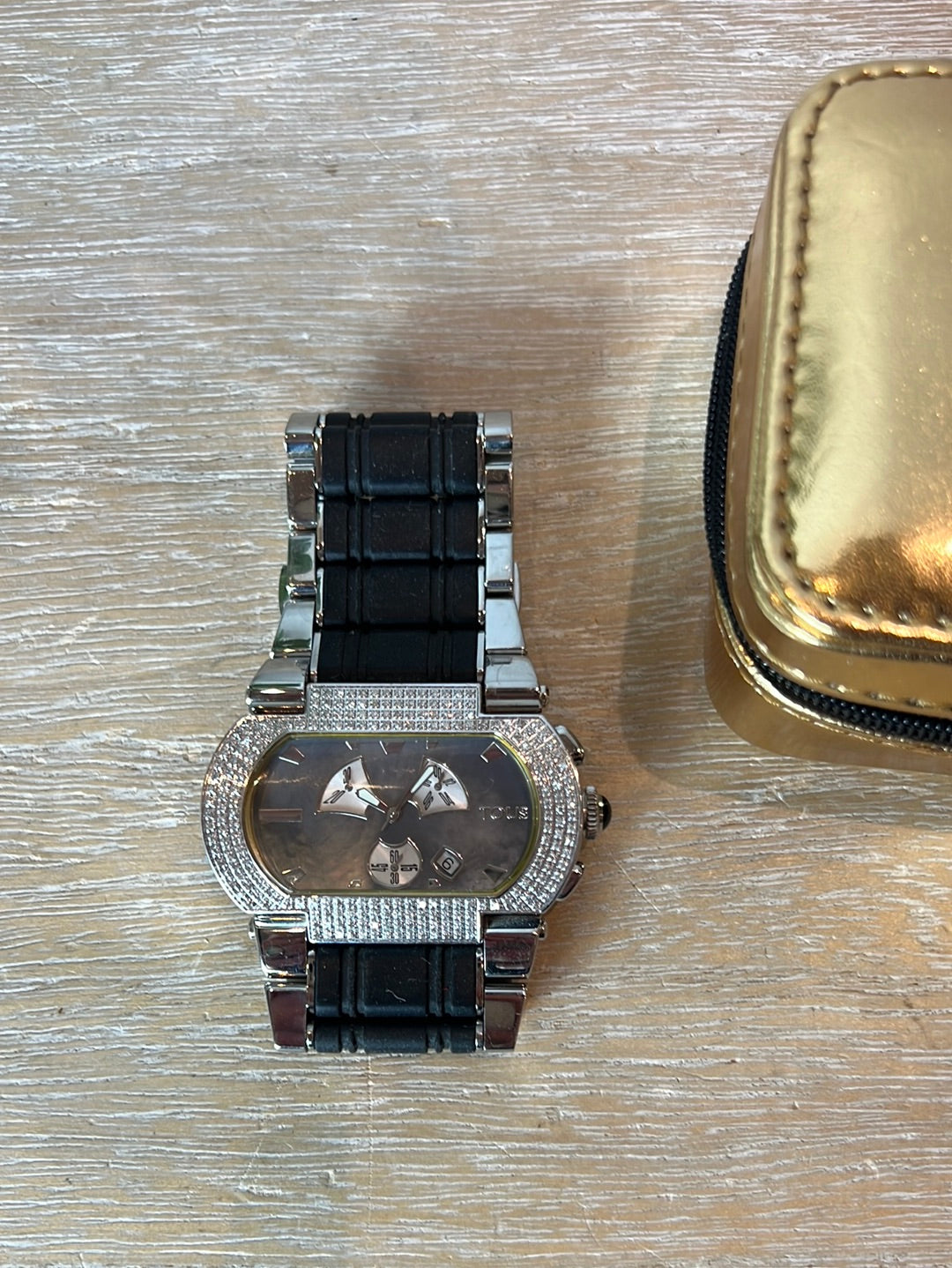 TOUS. Reloj pedrería y goma