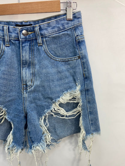 MOMOKROM.Shorts/bermudas denim deshilachados T.s