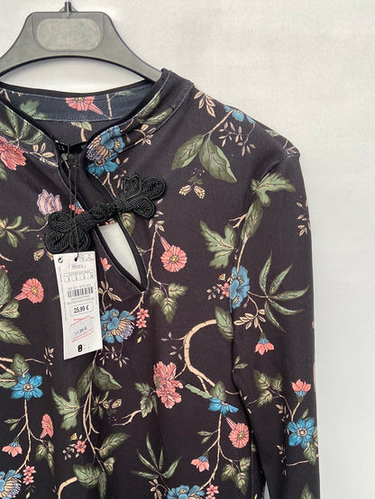 SFERA.Black dress with Asian collar Ts