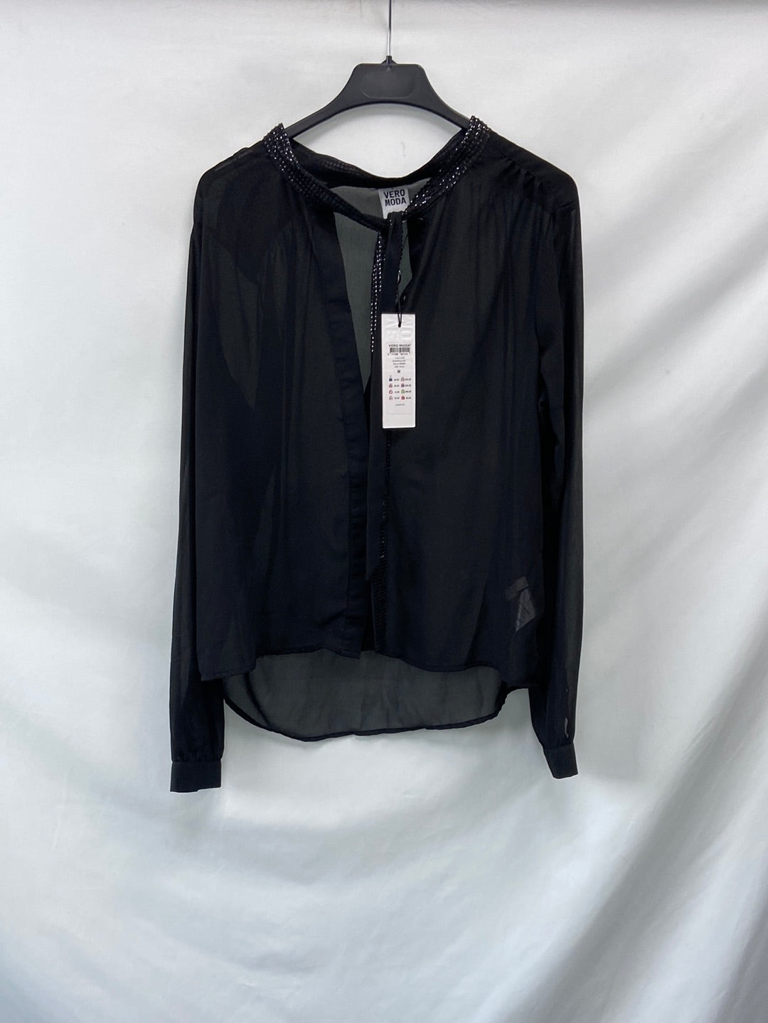 VERO MODA.Blusa negra lentejuelas T.m