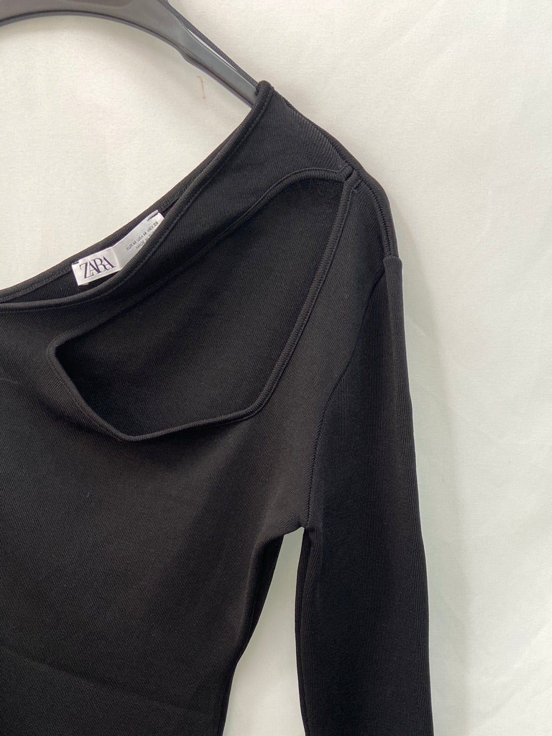 ZARA.Body asimétrico abertura T.M