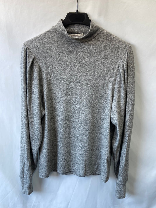 STRADIVARIUS.Lightweight grey jersey with T-shirt sleeves
