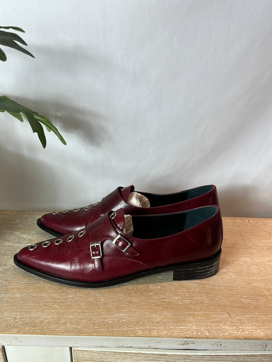 MICUIR. Burgundy buckle shoes, size 39
