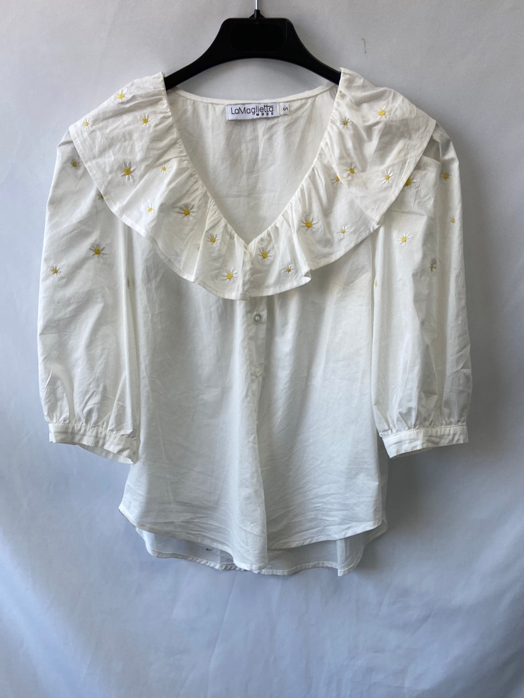 LA MAGLIETTA. Embroidered daisy blouse Ts