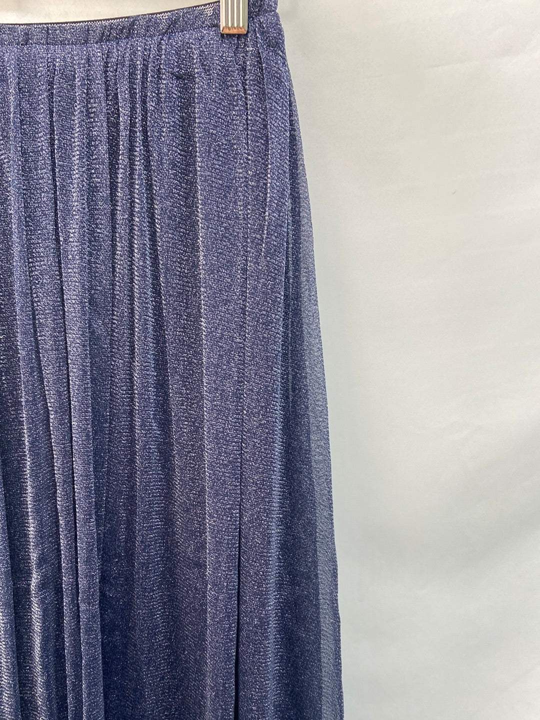 BY CLÉA. Falda midi  azul tull (36/38 y 40/42)