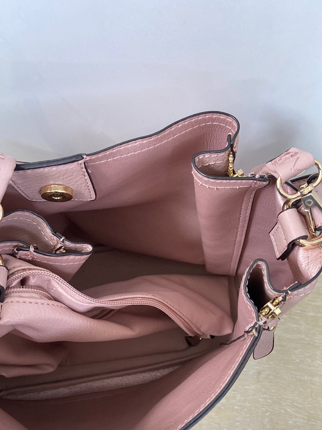 OTRAS.Bolso rosa polipiel