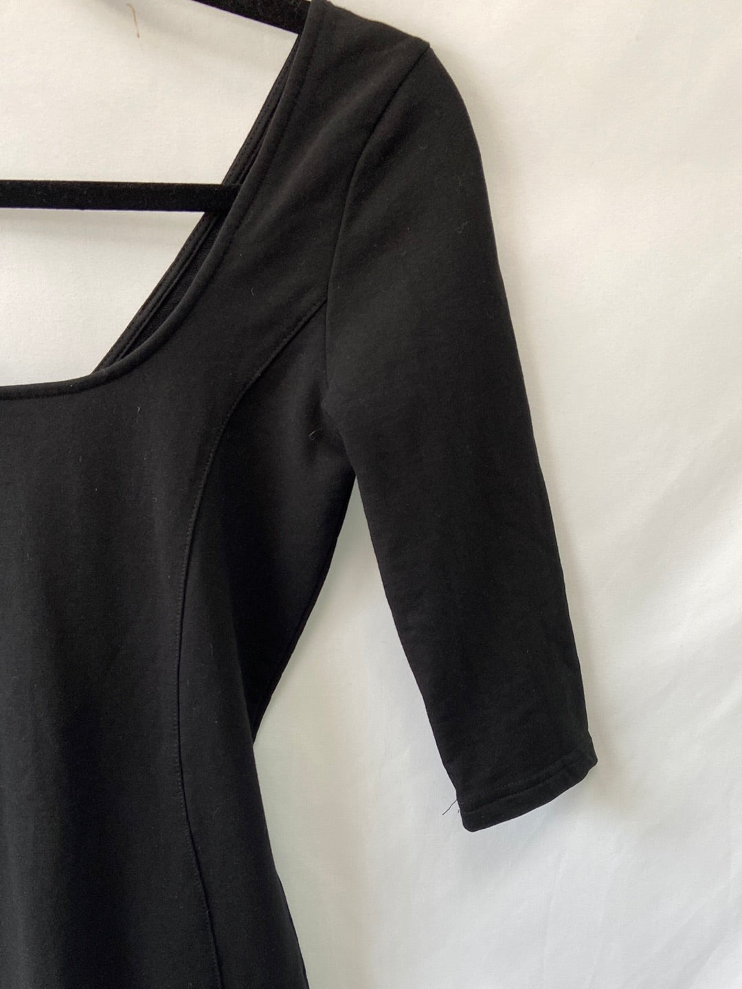 BERSHKA. Vestido negro ajustado T.s