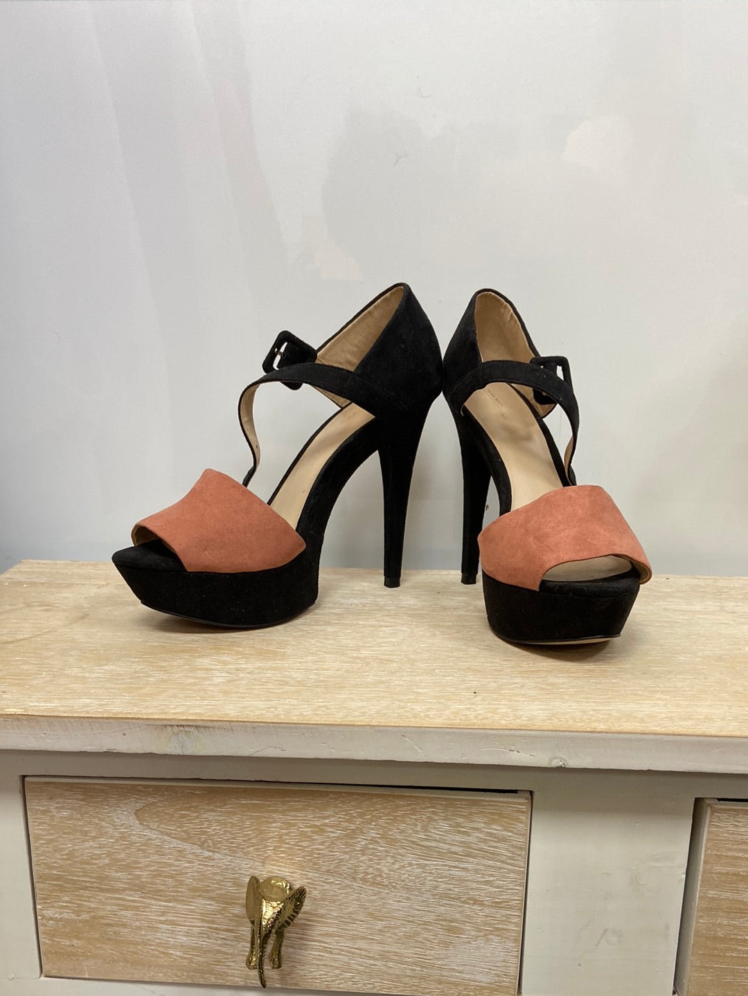 ZARA. Tacón bicolor T.40