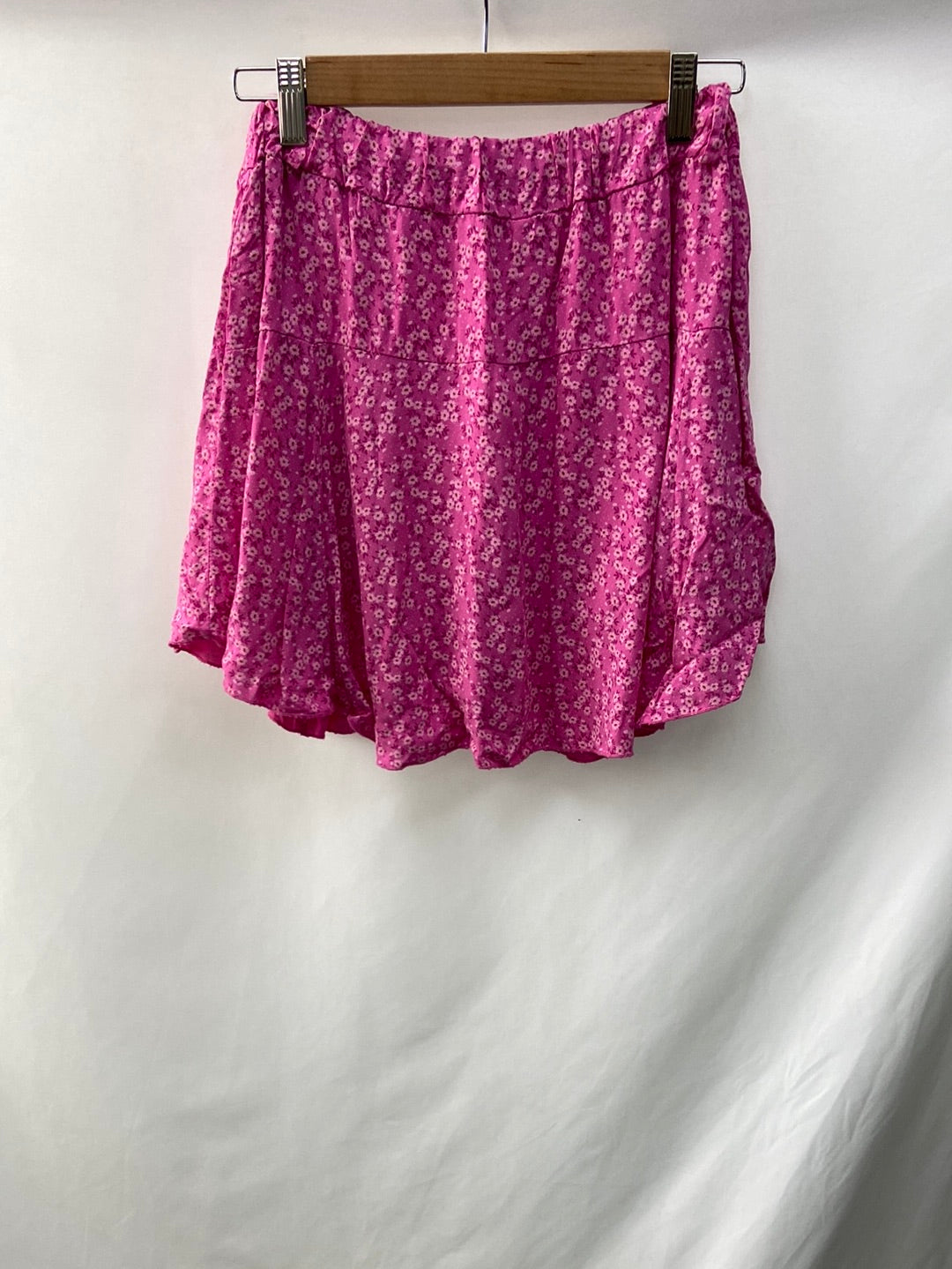 OTHERS. Pink floral skirt/pants YOU (M)