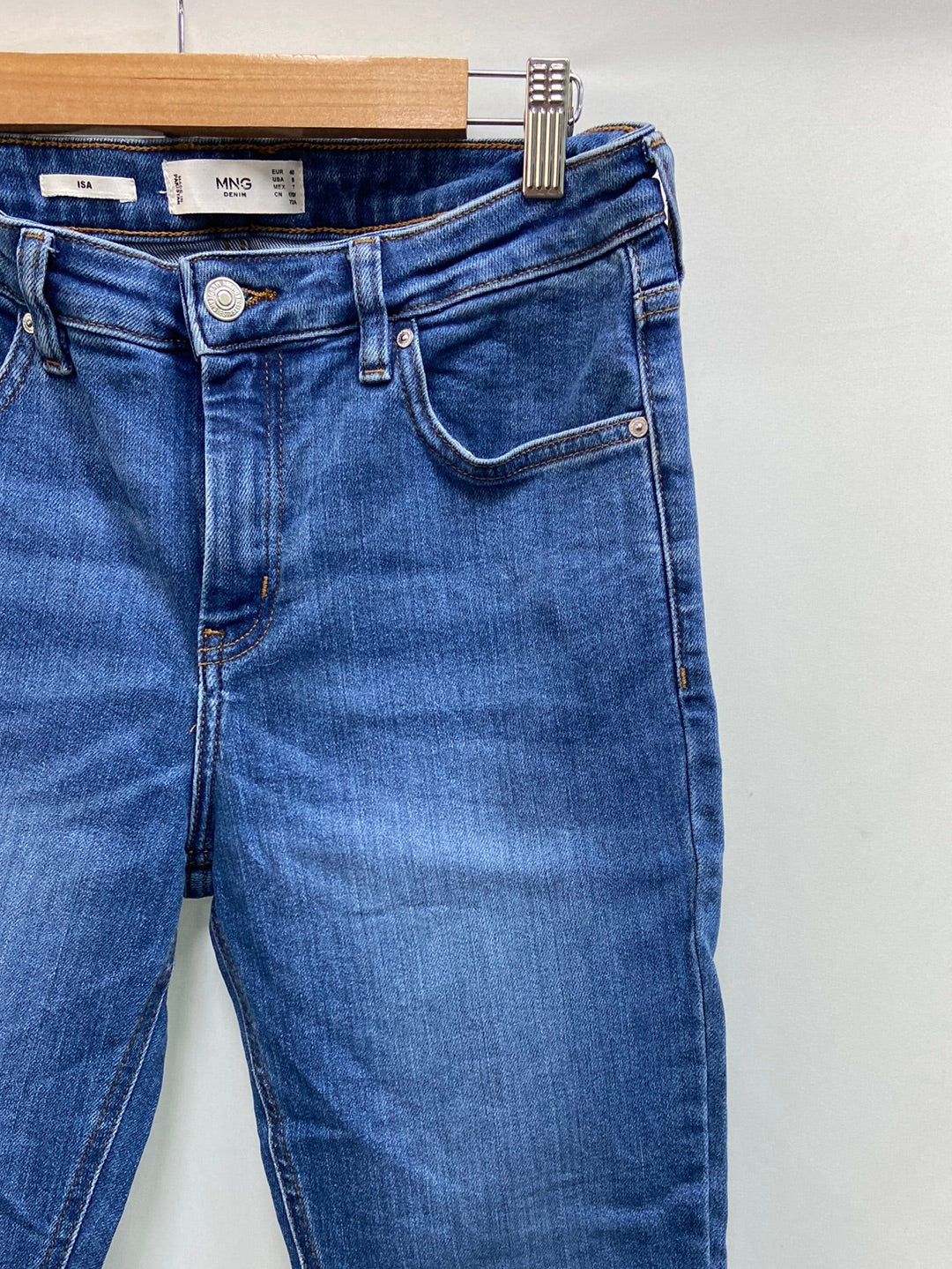 MANGO.Pantalones vaqueros clásicos T.40