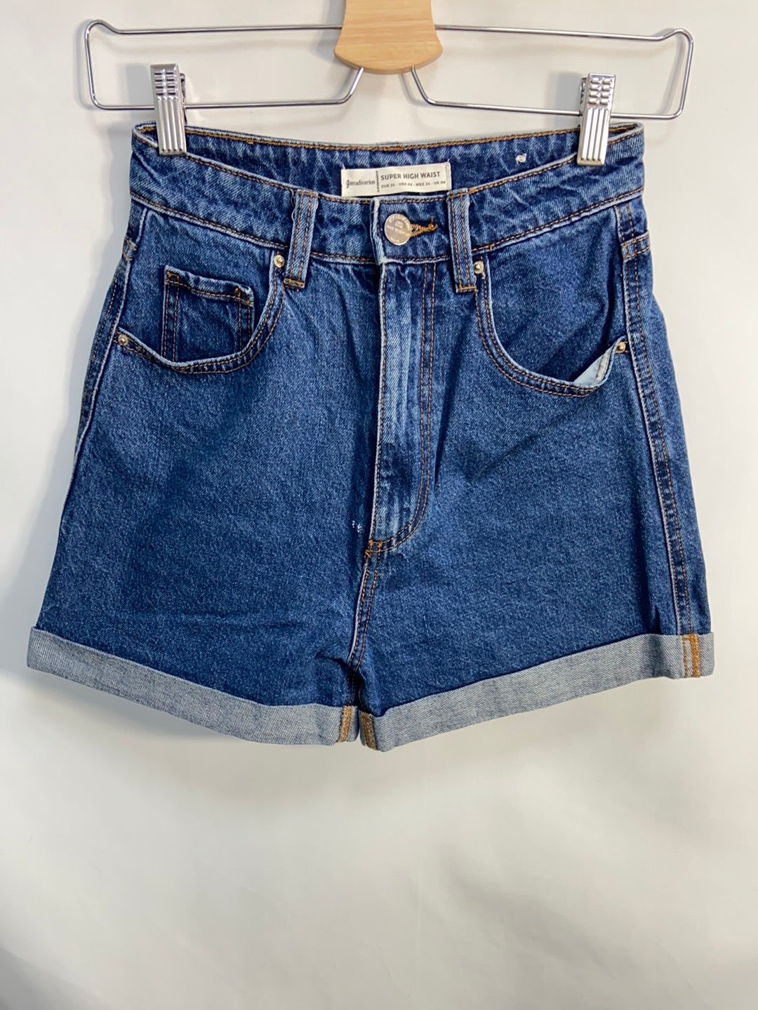 STRADIVARIUS. Denim shorts T.34