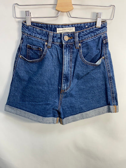 STRADIVARIUS. Denim shorts T.34