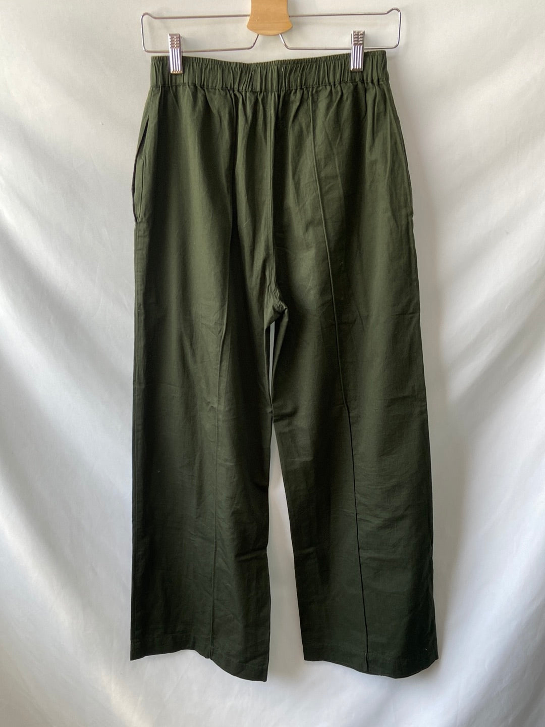 THINKING MU. Pantalón ancho verde T.s