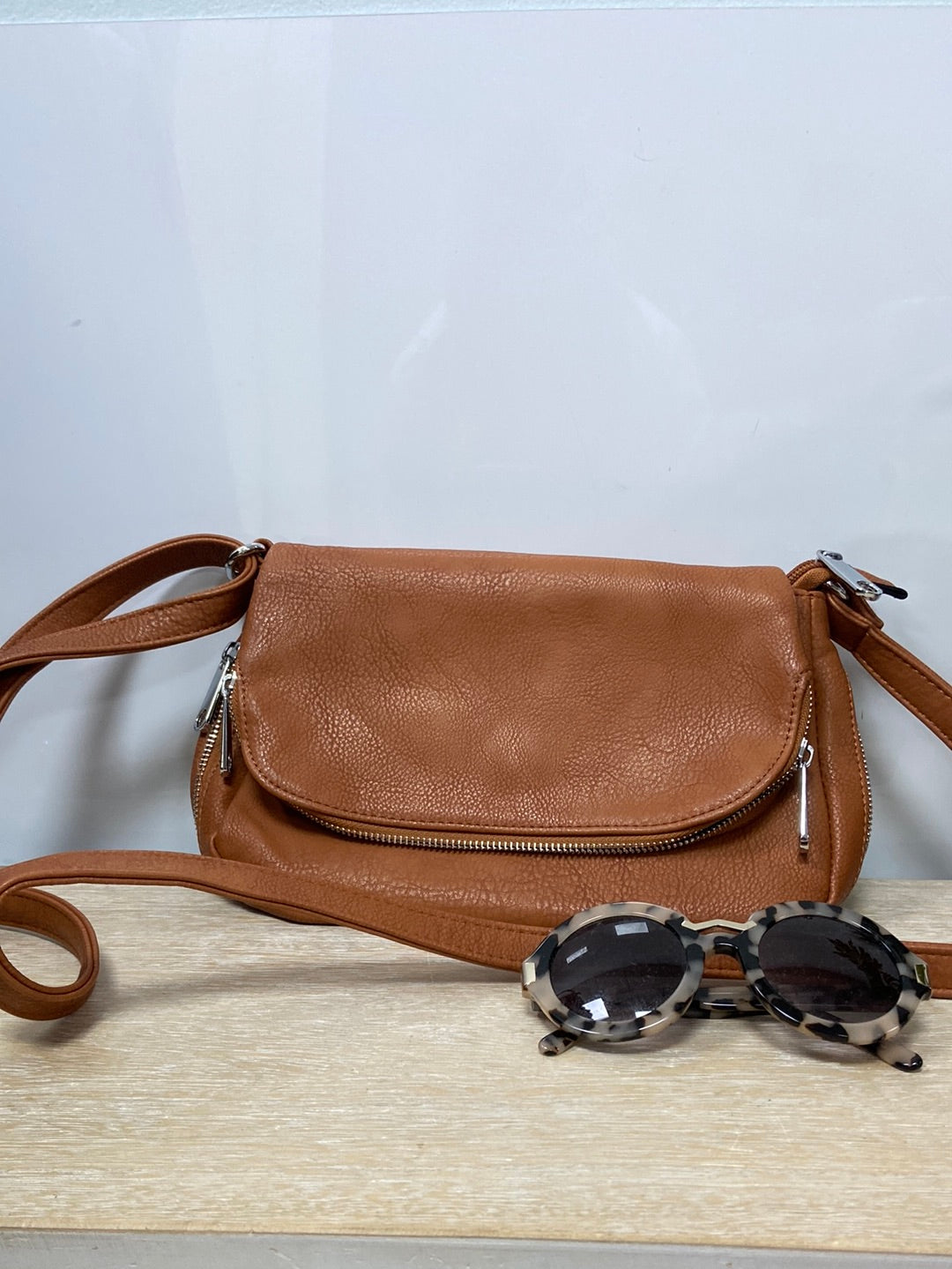 OTRAS.Bolso camel efecto piel