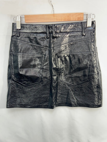 PULL&amp;BEAR. Short black vinyl skirt TS