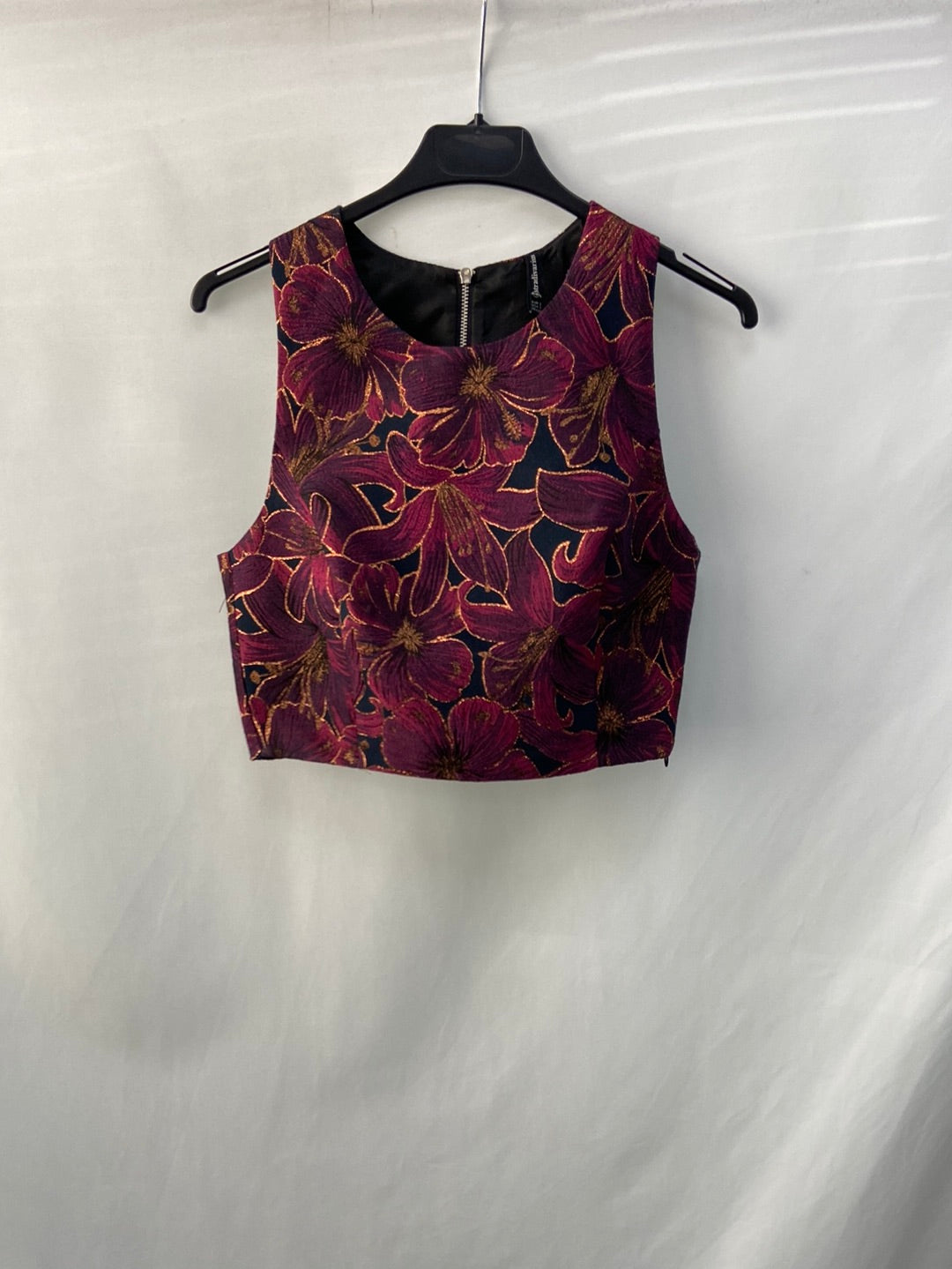 STRADIVARIUS.Top formal flores moradas y doradas T.S