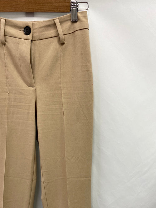 BERSHKA.Pantalones elásticos camel pinzas T.34