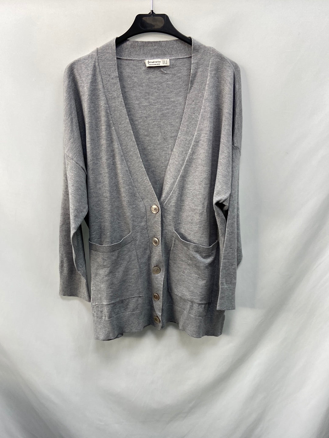 STRADIVARIUS. Grey cardigan with oversized Ts buttons