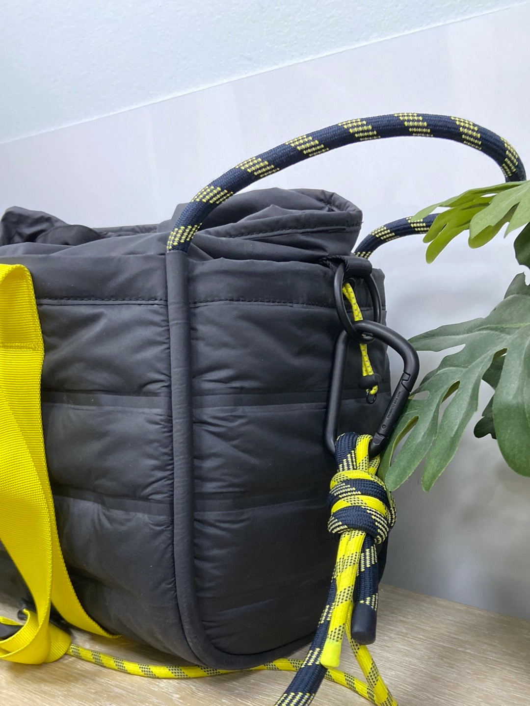 LULULEMON.Bolsa deportiva acolchada