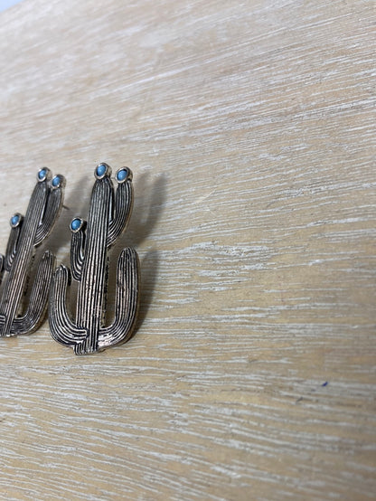 OTRAS.Pendientes cactus plateados