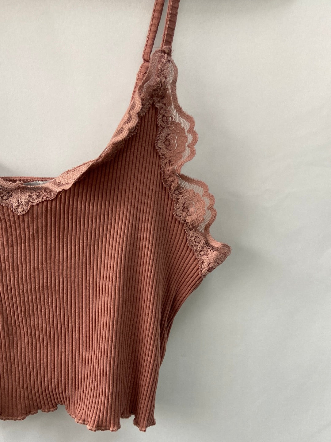 NA-KD.Croptop punto canalé encaje T.m