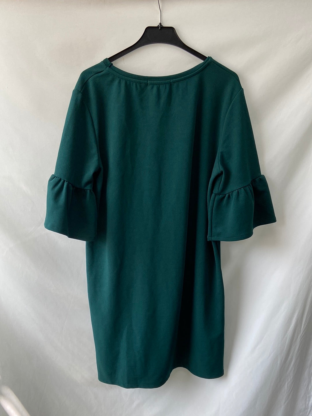 PULL&BEAR. Vestido verde mangas volante T.l
