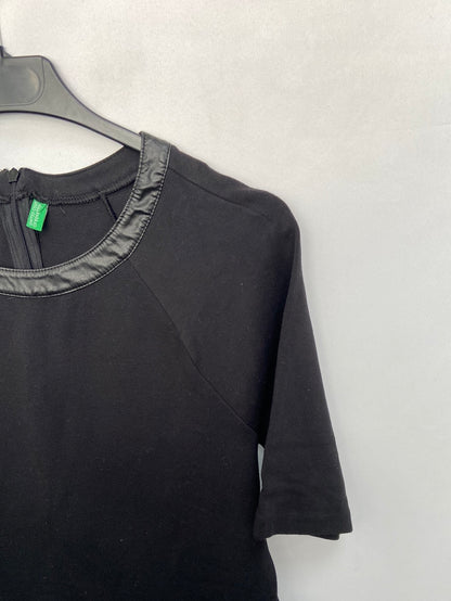 BENETTON.Black T-shirt with faux leather collar